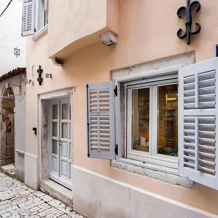 Santa Lucia Gostinjska kuća 4*